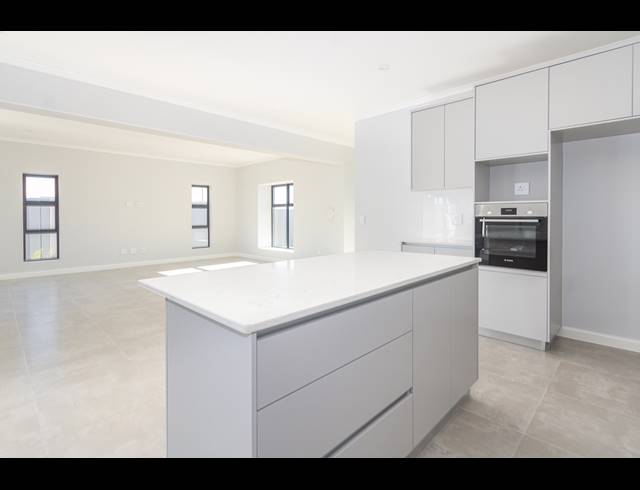4 BEDROOM FREEHOLD FOR SALE IN PARKLANDS NORTH